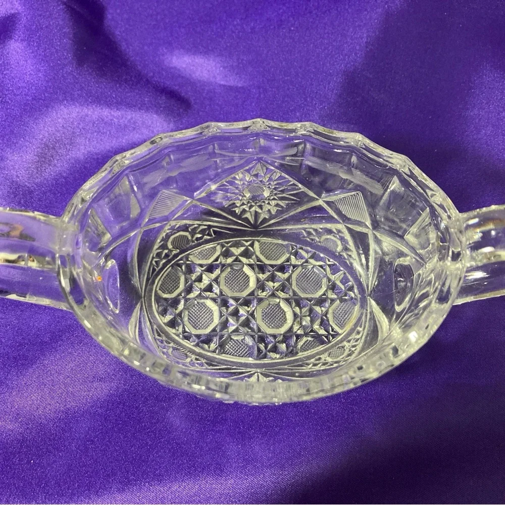 Vintage Elegant Clear Glass Sugar Bowl - Picture 3 of 4